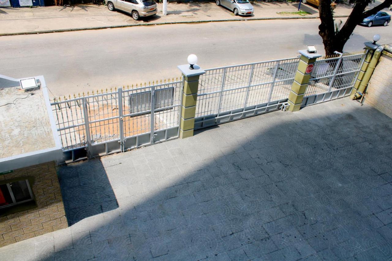 Residence Le Carat Bonapriso Douala Exterior foto