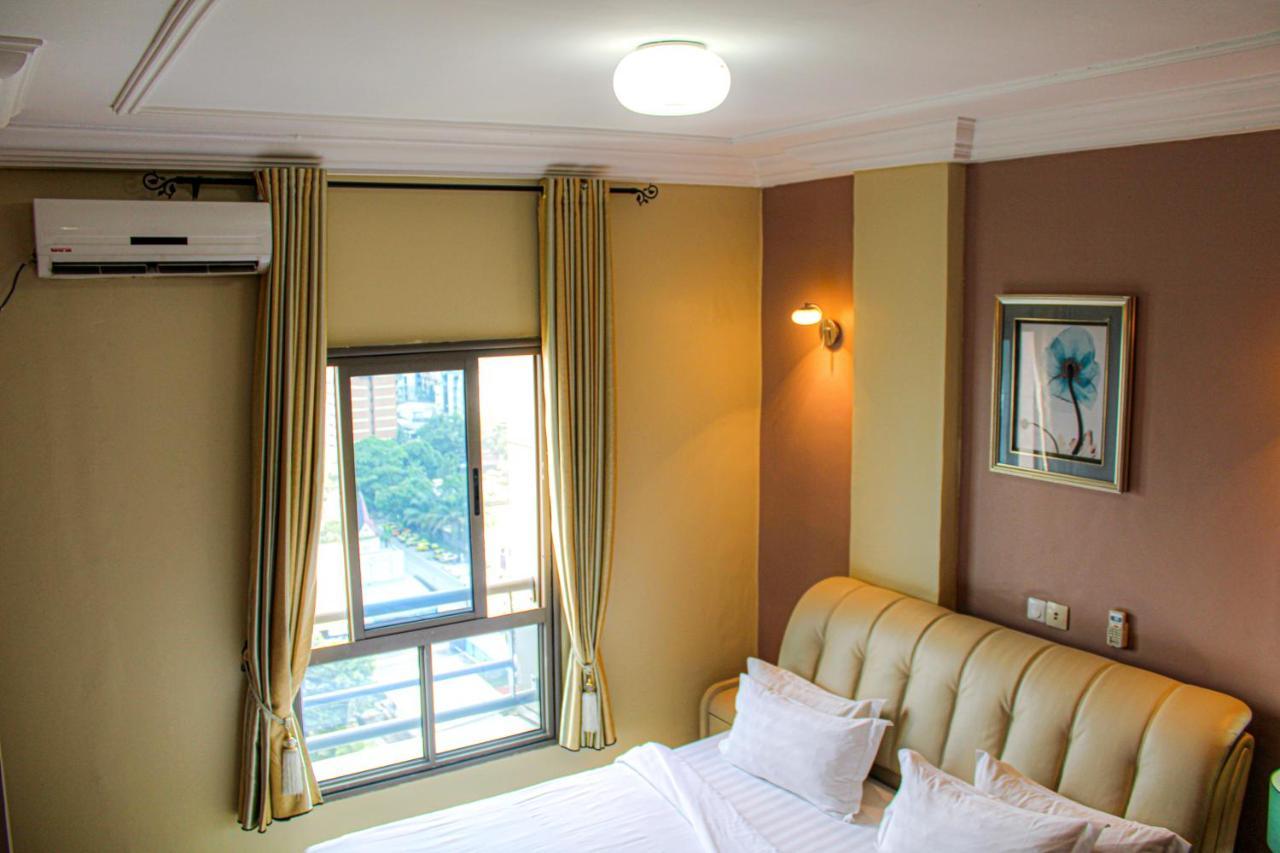Residence Le Carat Bonapriso Douala Exterior foto